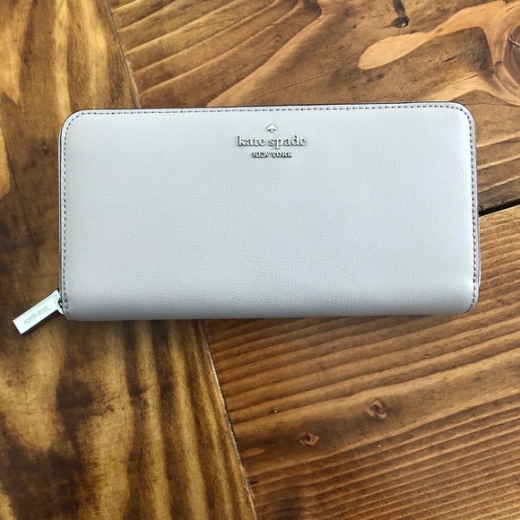 kate spade Handbags - NEW Kate Spade Wallet (final price)